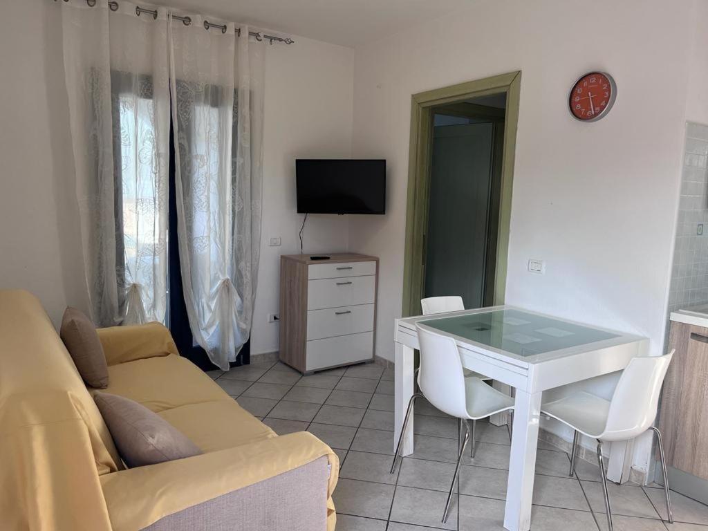 Appartamento Con Piscina Valledoria  Exterior foto